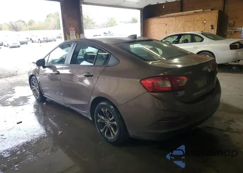 2019 Chevrolet Cruze Ls z USA, uszkodzony, nr VIN 1G1BC5SMXK7118900